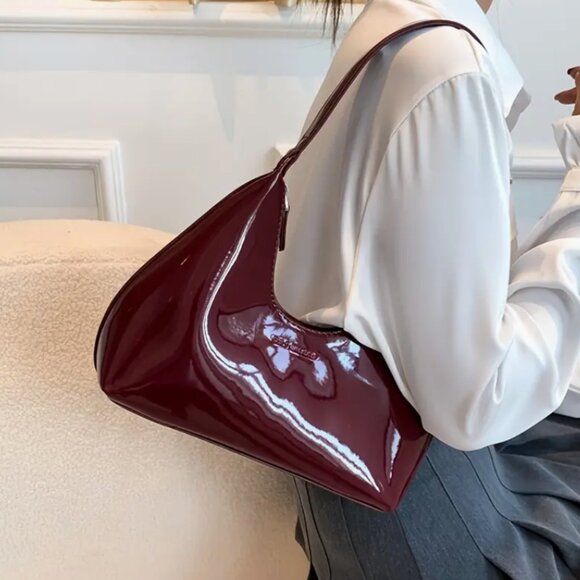 Statement vegan leather bag in a stunning wine red - Picture 2 of 4